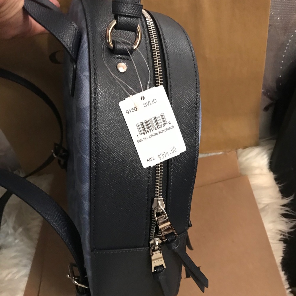 backpack - Picture 2 of 4
